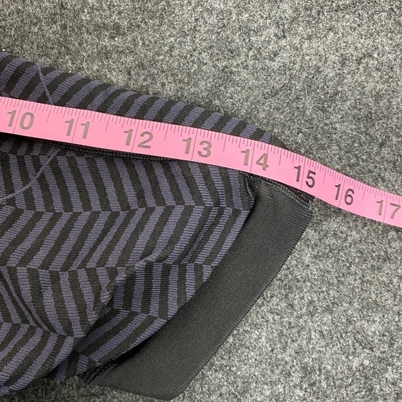 Lululemon In The Flow Crop II Size 8 Leggings Striped Purple Black High Rise - Picture 8 of 8